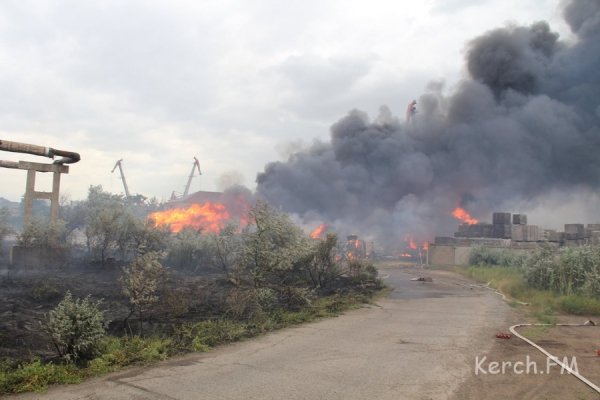 У Керчі горів порт. ФОТО. ВІДЕО
