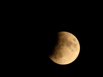 Сьогодні, 5 червня, українці зможуть спостерігати місячне затемнення  