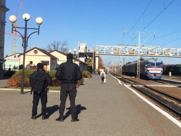 На вокзалі у Луцьку двоє пасажирів без COVID-сертифікатів відмовилися залишати вагон