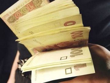 Мільйонери платять втричі менше податків,ніж звичайні українці 