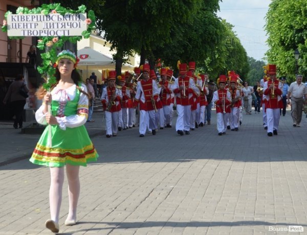 У центрі Луцька - фестиваль творчості дітей. ФОТО