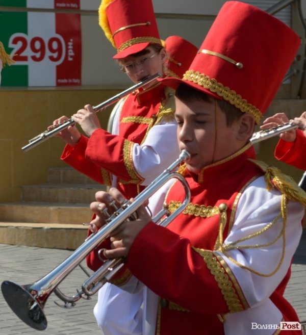 У центрі Луцька - фестиваль творчості дітей. ФОТО