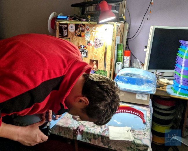 Волиняни надрукували і передали лікарям захисні щитки 