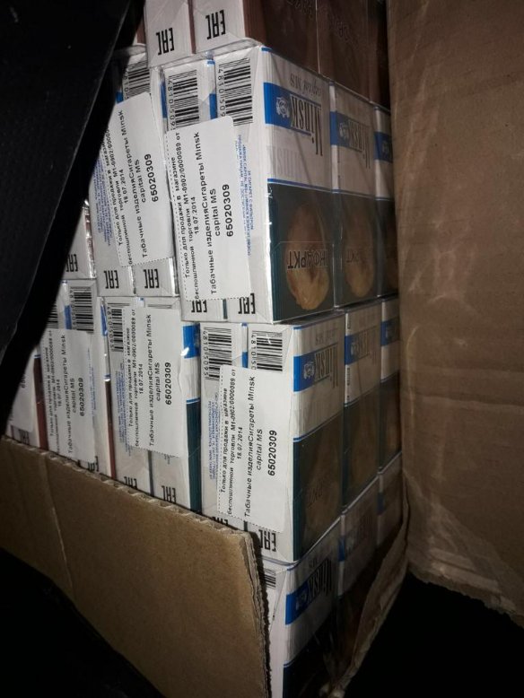 Волинські прикордонники затримали мікроавтобус з контрабандним куривом. ВІДЕО