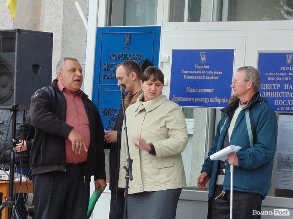 Шини, лампадки та «Правий сектор»: народне віче у Ковелі. ФОТО