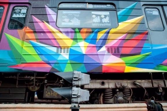 У київському метро з'явився потяг-мурал. ФОТО