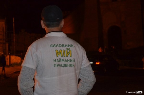 Автомайдан у Луцьку зустрічали вогняним шоу. ФОТО