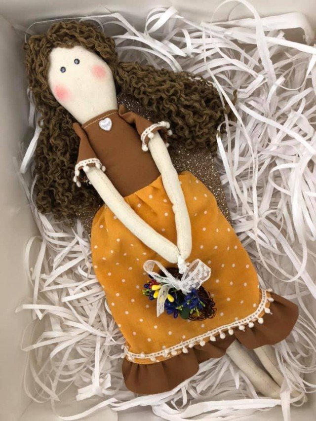 Лучанка шиє м’які іграшки, які схожі на своїх майбутніх власників