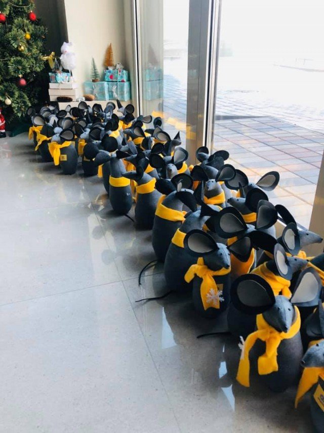 Лучанка шиє м’які іграшки, які схожі на своїх майбутніх власників