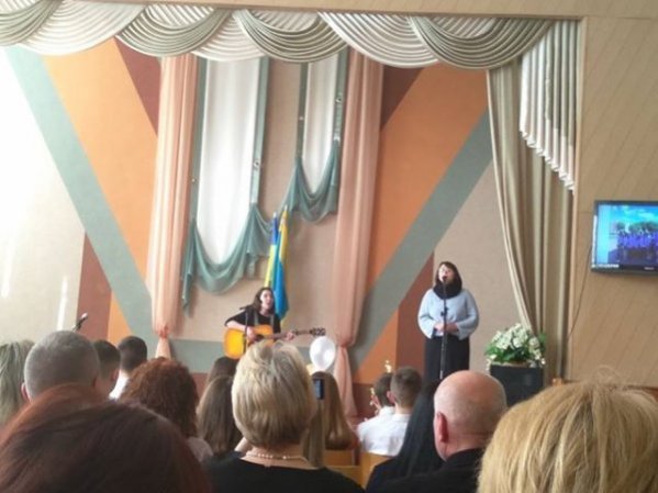 На Волині посвята у ліцеїсти пройшла під прапором з фронту, який подарували бійці АТО