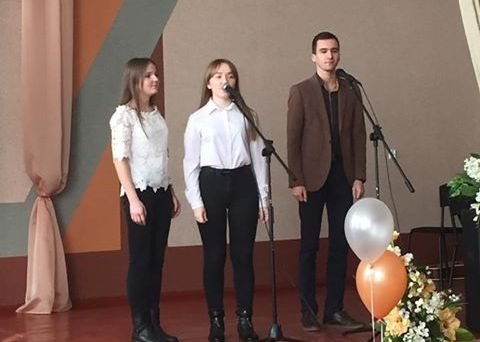 На Волині посвята у ліцеїсти пройшла під прапором з фронту, який подарували бійці АТО