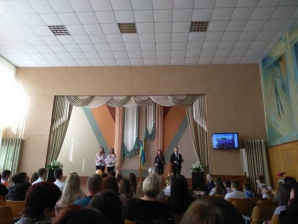 На Волині посвята у ліцеїсти пройшла під прапором з фронту, який подарували бійці АТО