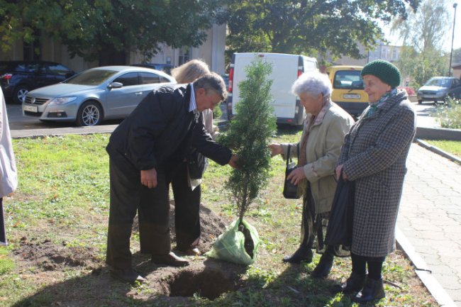 У Луцьку влаштували акцію з нагоди Дня людей поважного віку. ФОТО