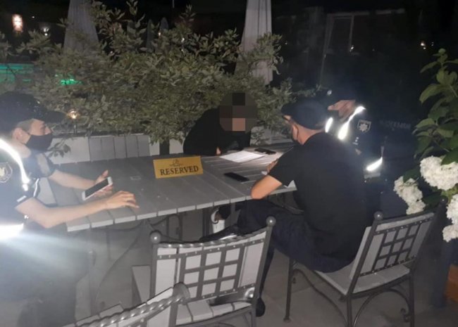 У Луцьку влаштували рейд нічним клубам та пабам: скільки склали протоколів за порушення карантину. ФОТО