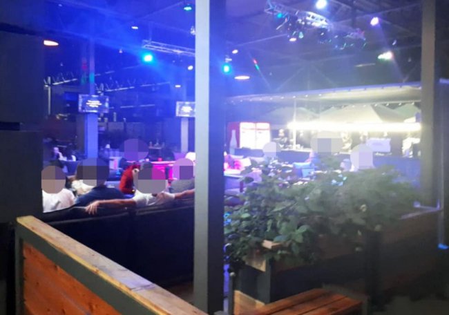 У Луцьку влаштували рейд нічним клубам та пабам: скільки склали протоколів за порушення карантину. ФОТО