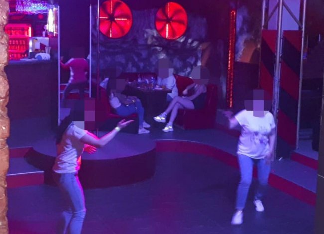 У Луцьку влаштували рейд нічним клубам та пабам: скільки склали протоколів за порушення карантину. ФОТО