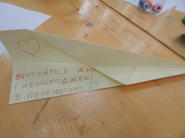 У Луцьку написали листи військовим у зону АТО. ФОТО