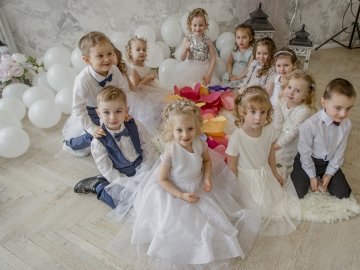 Усім мамам Луцька: діти зі «Світлинки» зняли зворушливий відеокліп