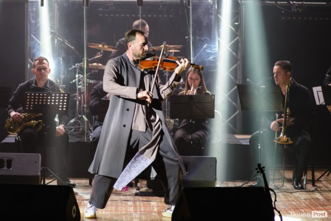 У Луцьку відгримів концерт скрипаля-рекордсмена Олександра Божика. ФОТОРЕПОРТАЖ