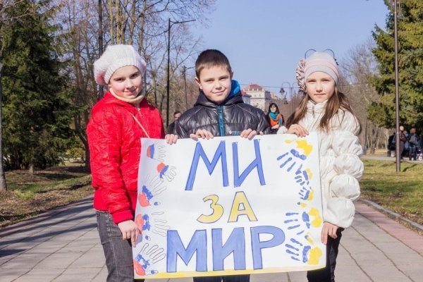 «Ми за мир», - флешмоб у Луцьку. ФОТО