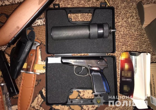 Волинські поліцейські викрили священника, який переробляв та збував зброю. ФОТО