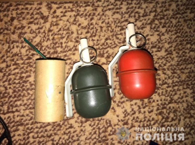 Волинські поліцейські викрили священника, який переробляв та збував зброю. ФОТО