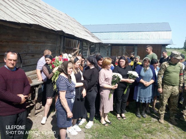Двоє синів тепер без батька: на Волині попрощалися із Героєм Іваном Соколом