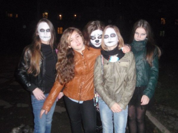 Хелловін у Луцьку: Ку-Клукс-Клан, мерці та тварини. ФОТО