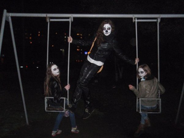 Хелловін у Луцьку: Ку-Клукс-Клан, мерці та тварини. ФОТО