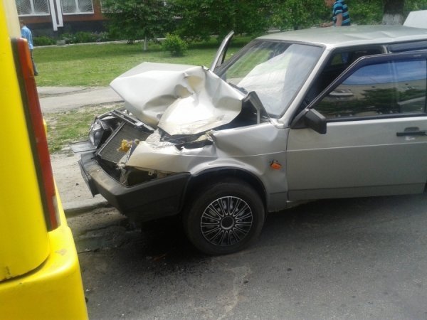 У Луцьку легковик врізався в маршрутку. ФОТО