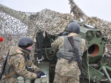 Фото навчань українських артилеристів з ураження морських цілей