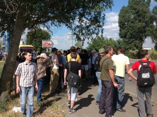 Маріупольці готуються обороняти місто. ФОТО