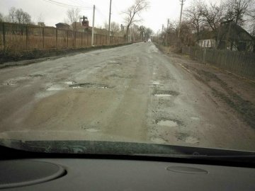 На Волині жителі селища скаржаться на погану дорогу
