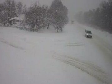 Волинян просять не їздити трасою Луцьк-Ковель. ФОТО