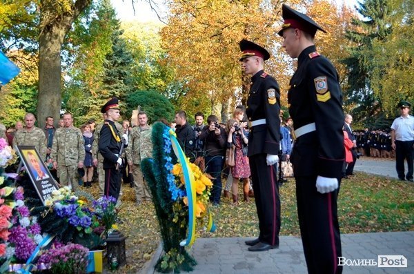 У Луцьку вшанували память тих, хто поклав життя за Україну. ФОТО