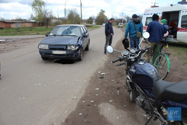 Аварія у Нововолинську: жінки на мотоциклі зіткнулися з автівкою