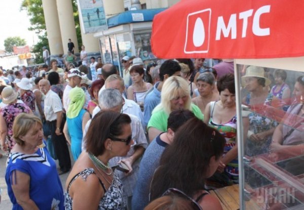 У Криму мешканці штурмують «МТС». ФОТО