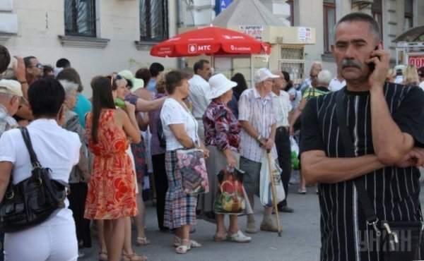 У Криму мешканці штурмують «МТС». ФОТО