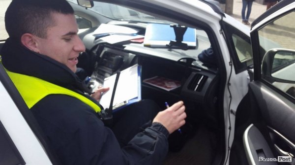 Акція від поліції «Перейди вулицю не по переходу та отримай штраф 51 гривню». ФОТО