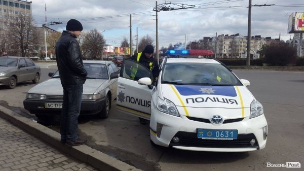 Акція від поліції «Перейди вулицю не по переходу та отримай штраф 51 гривню». ФОТО