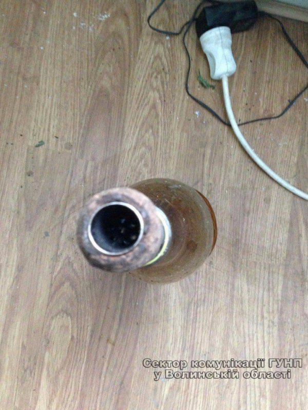 На Волині чоловік у теплиці вирощував марихуану.ФОТО