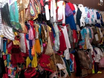 Як на Волині обирають новорічні костюми