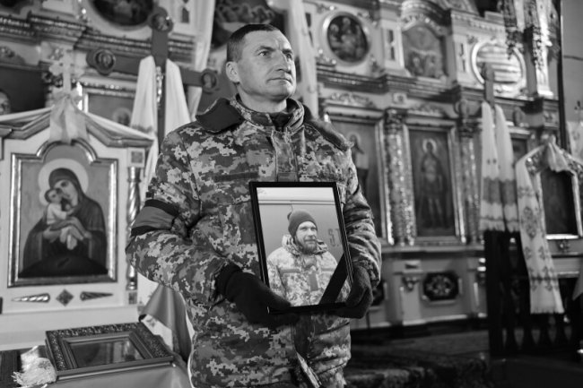 У Луцькій громаді попрощалися з Героєм Романом Мельничуком