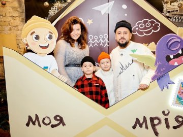 Артист з Луцька MONATIK презентував свою книгу для дітей