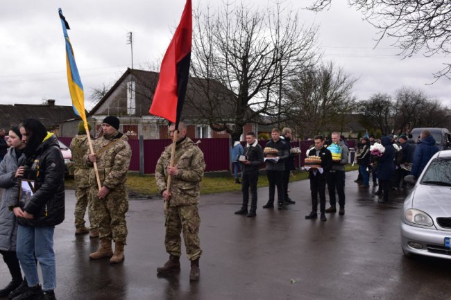 Волинь попрощалася із загиблим воїном. ФОТО