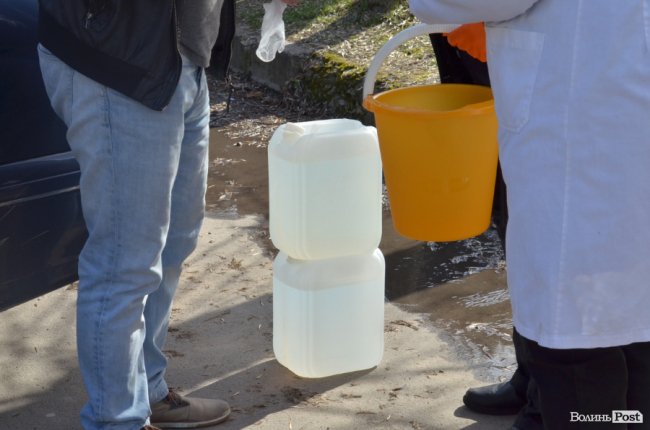 У Луцьку влаштували масову дезінфекцію таксі. ФОТО