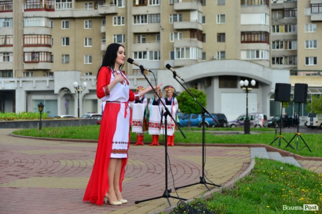 Працівники Волинської ОДА вбралися у вишиванки. ФОТО