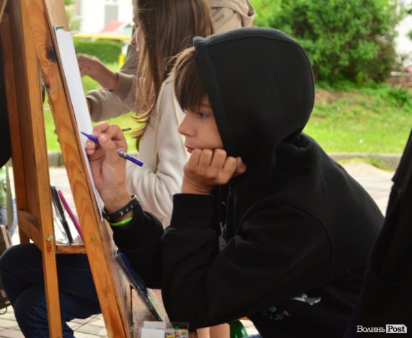 Із цигарками у Луцьку боролися цукерками та розвагами. ФОТО