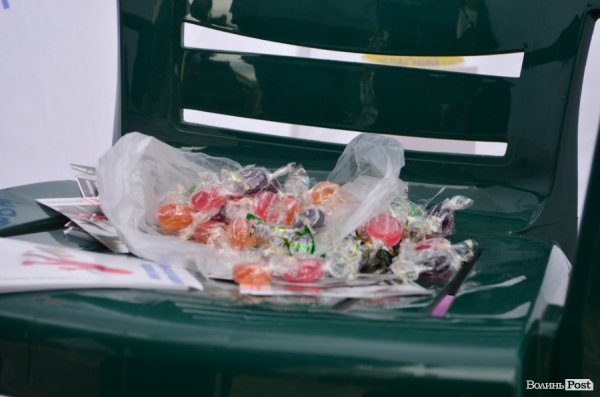 Із цигарками у Луцьку боролися цукерками та розвагами. ФОТО