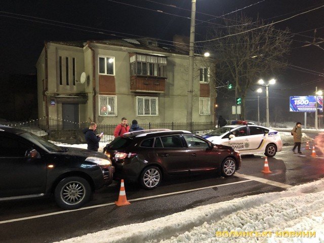 На перехресті у Луцьку зіткнулися три автівки. ФОТО